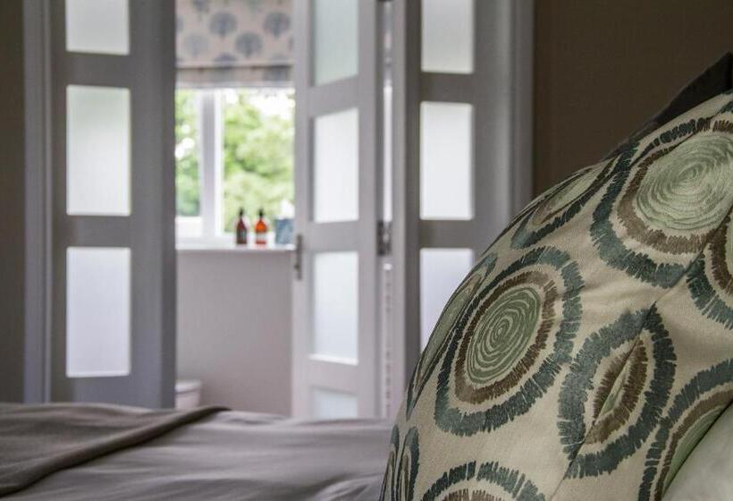مبيت وإفطار Pennygate Lodge
