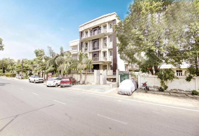 Отель Mint City Center Suites