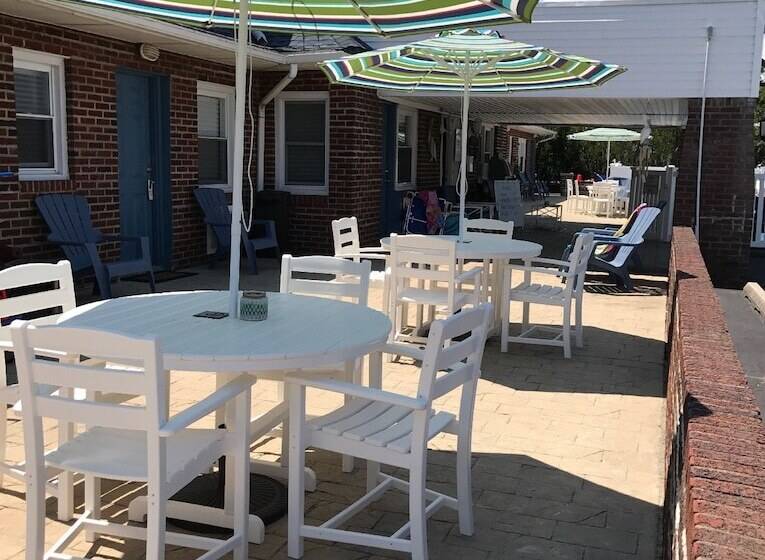 Pelican Point Motel