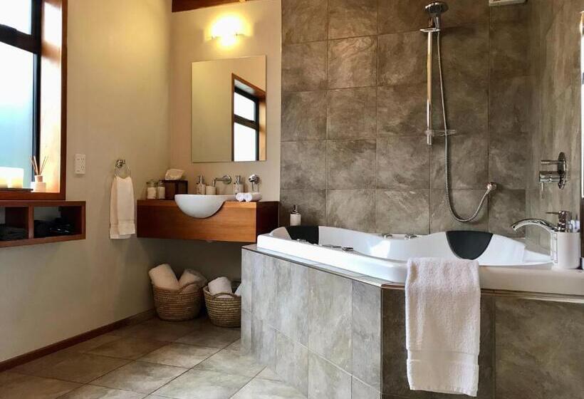 אתר נופש Adrift In Golden Bay  Absolute Beachfront Villas