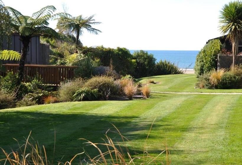 אתר נופש Adrift In Golden Bay  Absolute Beachfront Villas