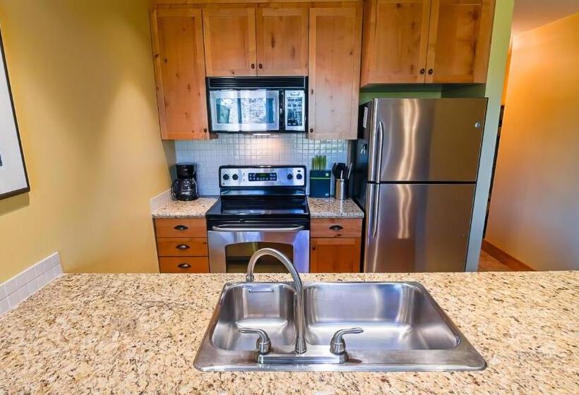 Курорт Timberline Lodges By Fernie Lodging Co