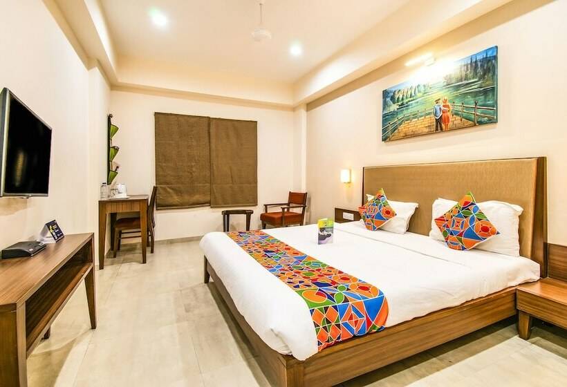 Отель Fab Flora