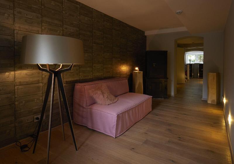 هتل Liono Boutique