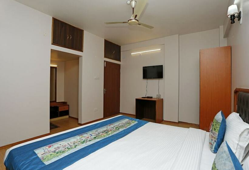 فندق Oyo 8816 Whispering Pines