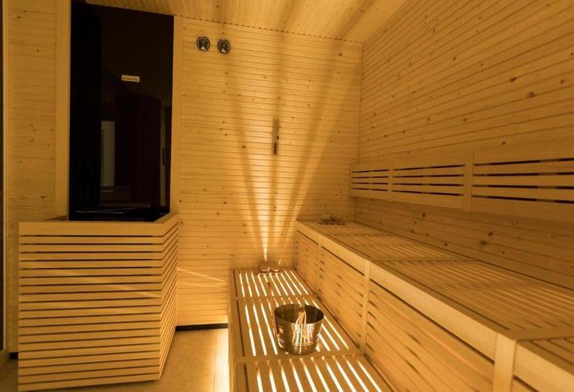 هتل The Ischgl Lodge