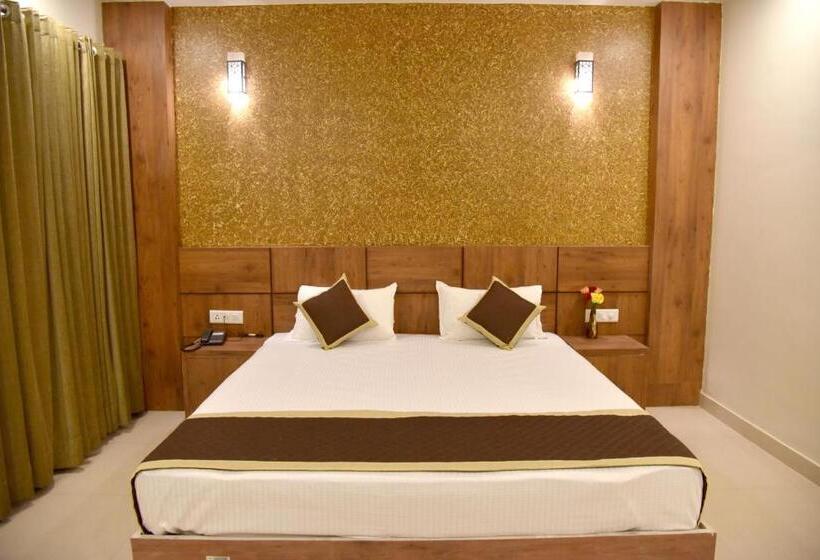 فندق Triveni Residency