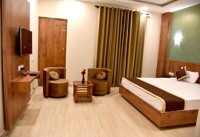 فندق Triveni Residency