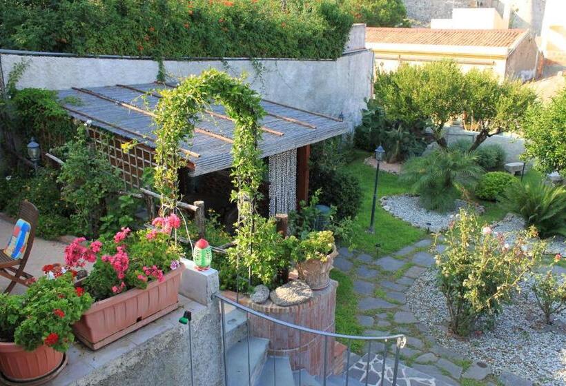 تختخواب و صبحانه L Antico Borgo