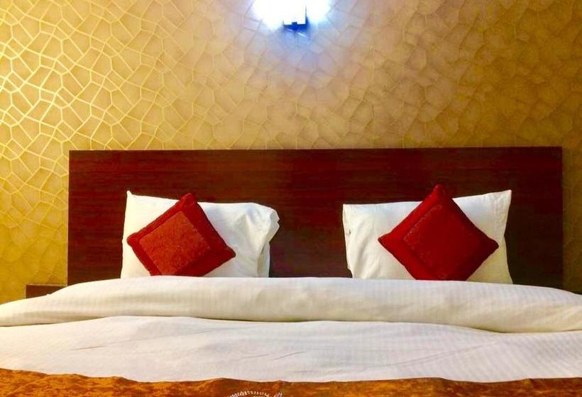 فندق Niketan Mezbaan Suites