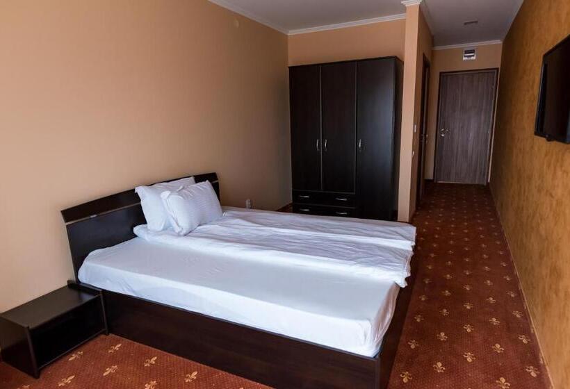 هتل Monte Carlo Reghin