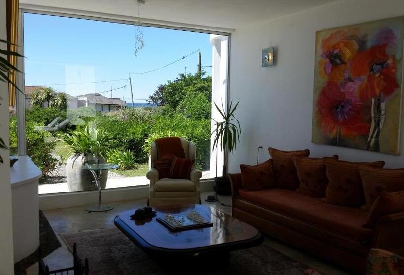 هتل Posada De Los Pajaros