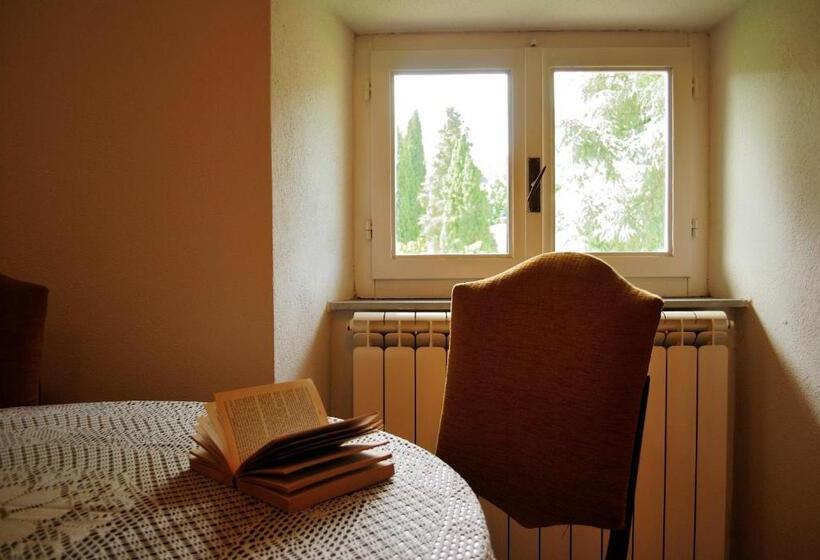 Villa Gherardi   B&b E Hostel