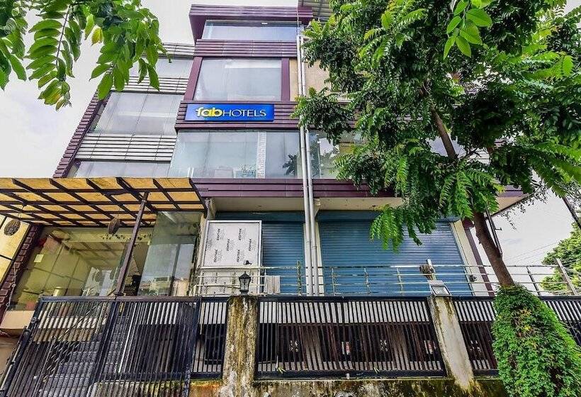 בית מלון כפרי Treebo Trend Surya Residency