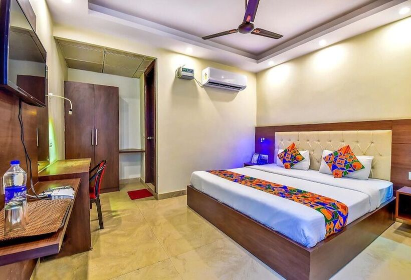 בית מלון כפרי Treebo Trend Surya Residency