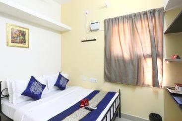 Fotos del hotel Oyo 3860 Apartment Jls Gruha:  33