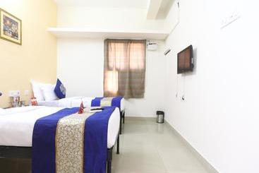 Fotos del hotel Oyo 3860 Apartment Jls Gruha:  11