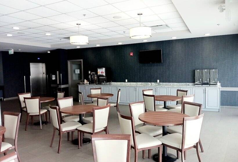 هتل Park Inn By Radisson Edmonton Airport