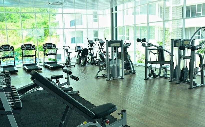 هتل Sri Beverly Hills Near Klia & Klia2 & F1