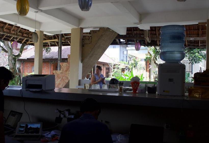 Reddoorz Hostel Near Ubud Palace