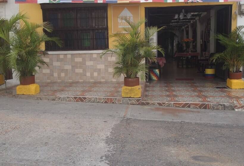 Casa Amarilla Hostel   Cali