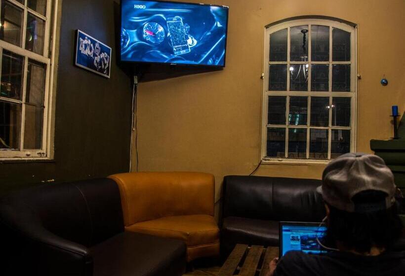 هتل Blue House Youth Hostel