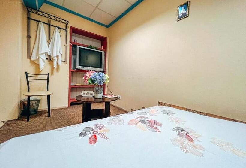 هتل Guest House On Saksahanskoho Street