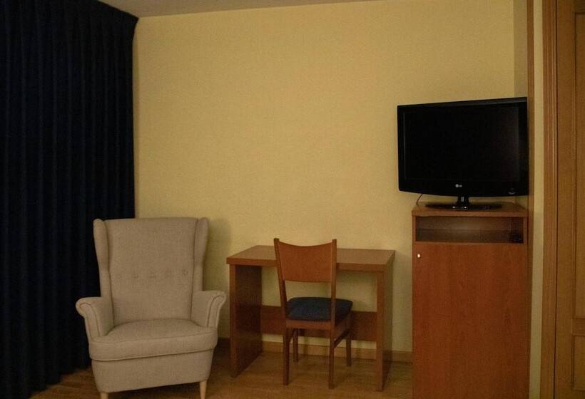 בית מלון כפרי Hostal Alda Rio Duero