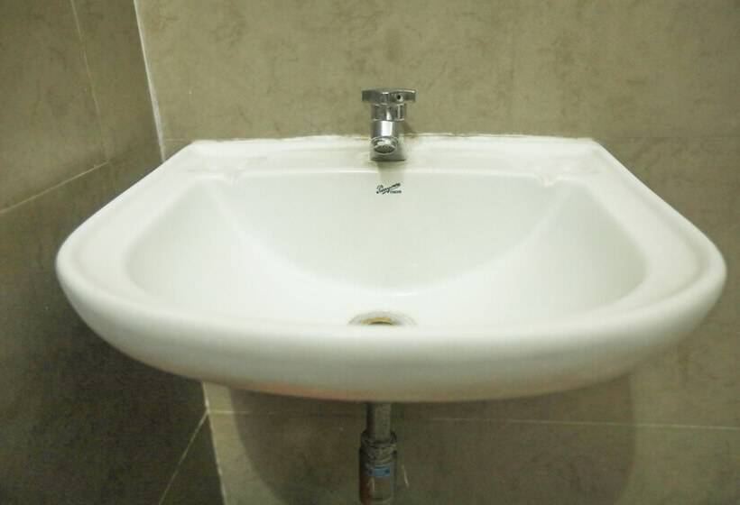 בית מלון כפרי Ulo Aravindar Residency