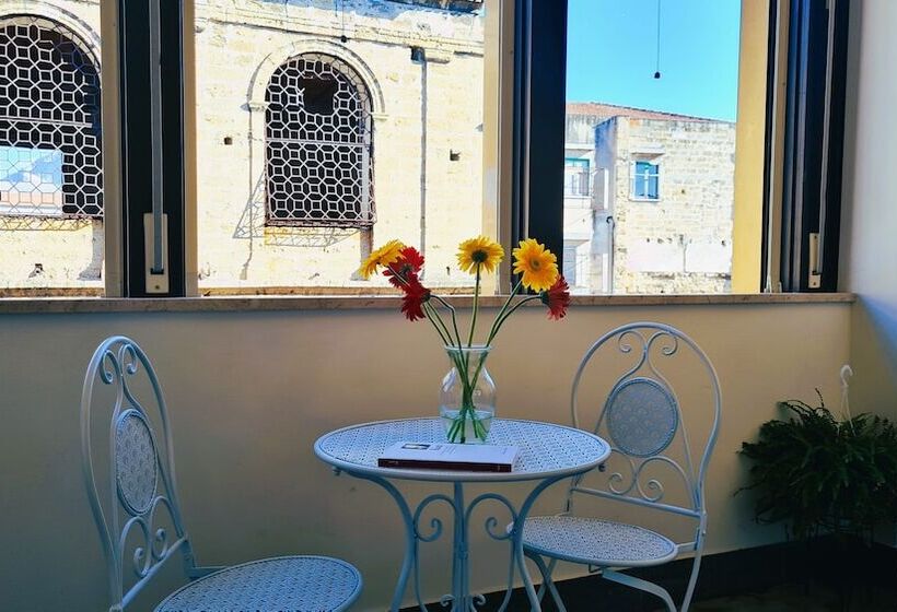 تختخواب و صبحانه Cassaro261