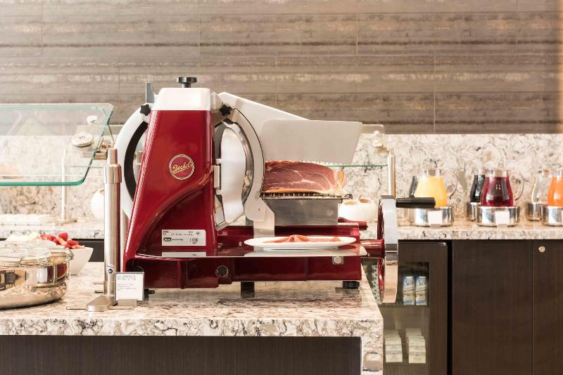 Ac Hotel By Marriott Boston Cleveland Circle