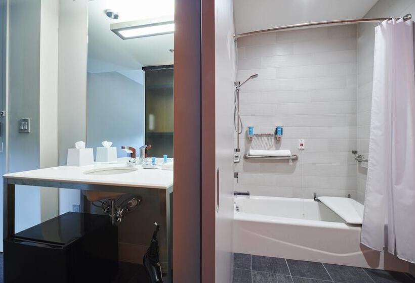 هتل Aloft Cleveland Airport