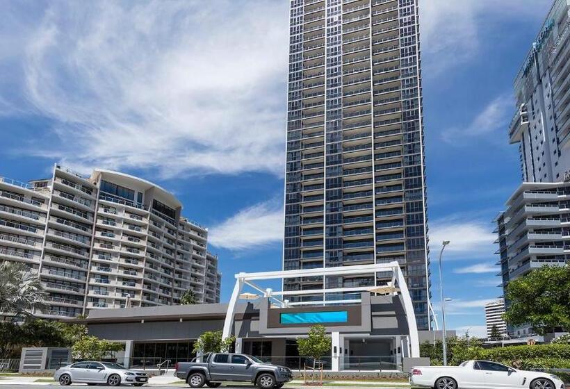 هتل Avani Broadbeach Residences