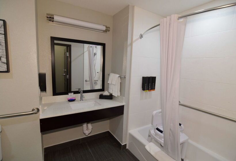 ホテル Best Western Plus Bay City Inn & Suites