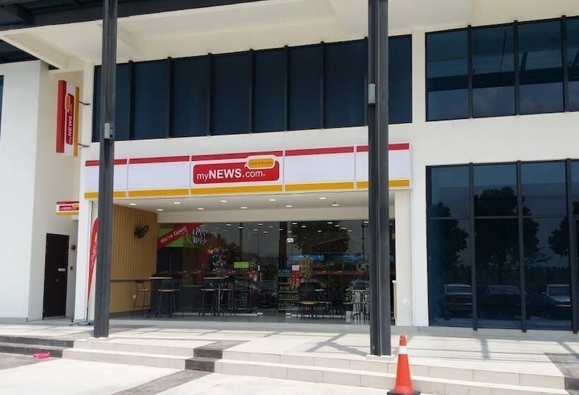 هتل De Houz   Trefoil Setia Alam Home Stay
