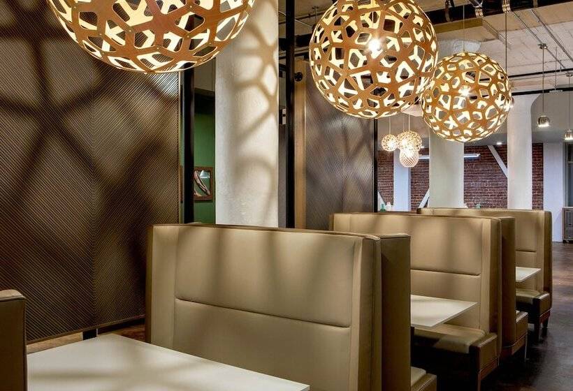 هتل Element Moline