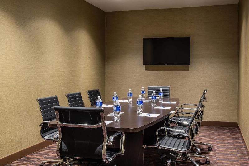 فندق Four Points By Sheraton Grande Prairie