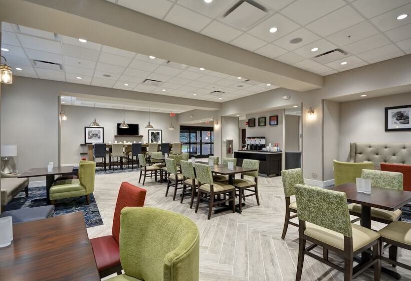 בית מלון כפרי Hampton Inn Livonia Detroit