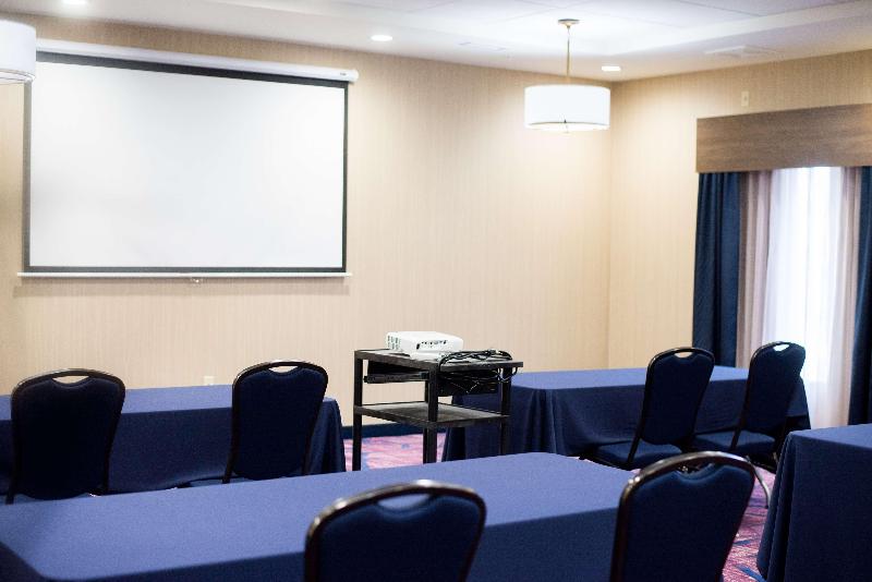 هتل Hampton Inn & Suites By Hilton Warrington Horsham