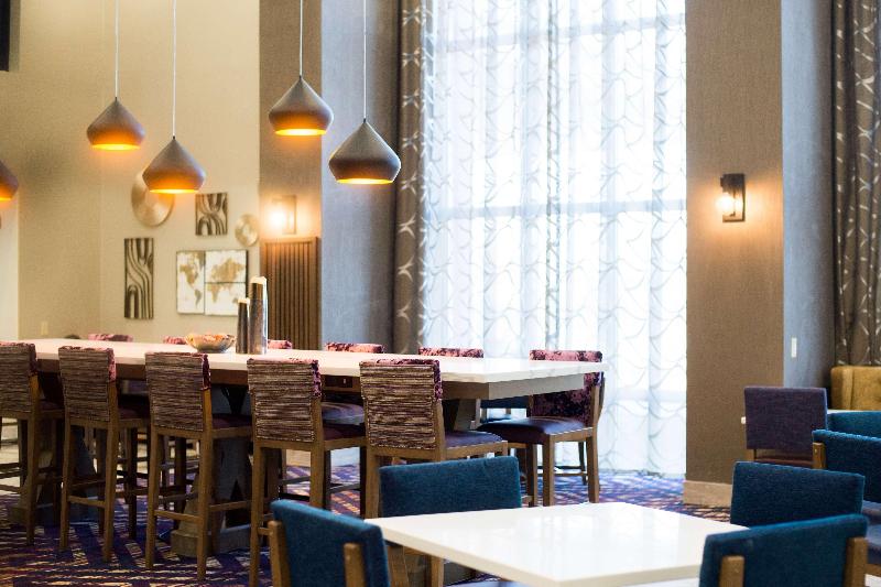 هتل Hampton Inn & Suites By Hilton Warrington Horsham