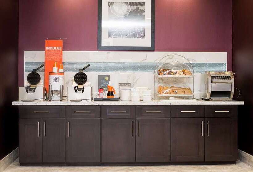 هتل Hampton Inn & Suites By Hilton Warrington Horsham