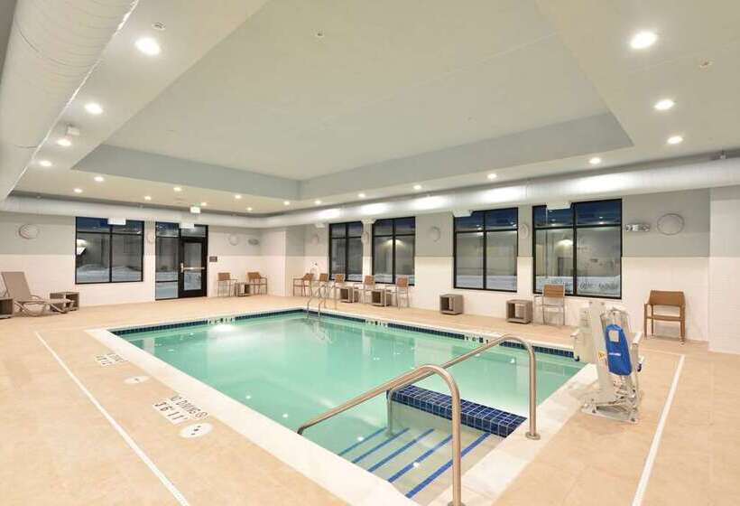 Отель Hampton Inn & Suites Menomonie Uw Stout