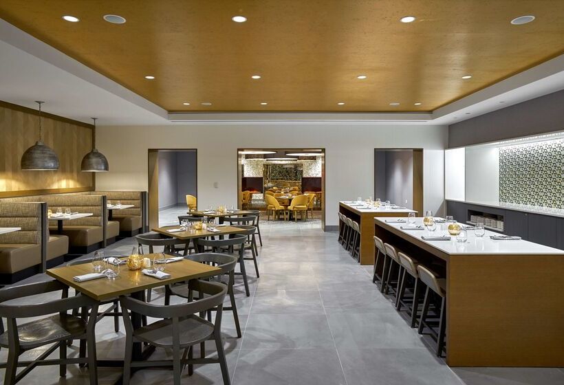 هتل Hilton Des Moines Downtown