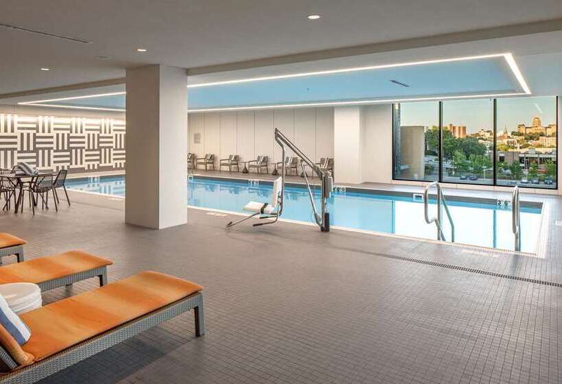 هتل Hilton Des Moines Downtown