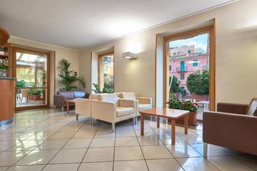 هتل Careni Villa Italia