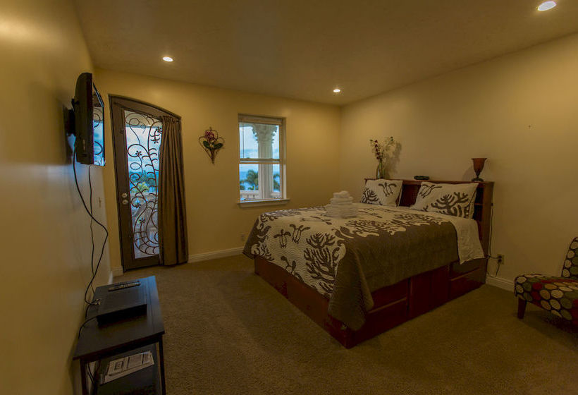 بنسيون Oceanfront Legacy