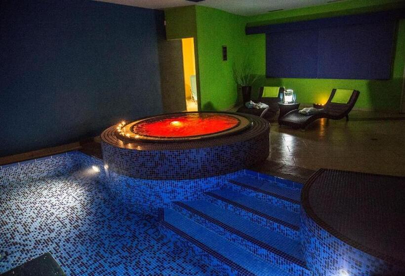 هتل Centrum Harrachov