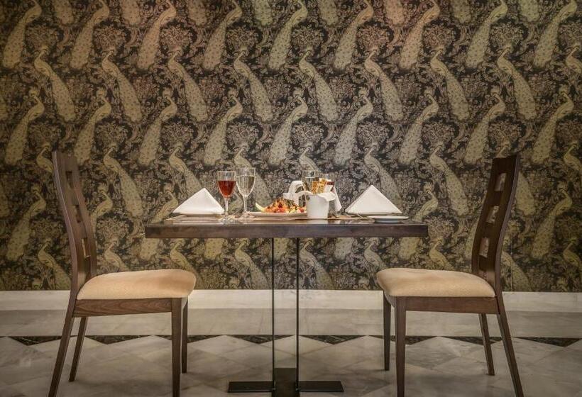 هتل Elegance Luxury Executive Suites  Adults Only