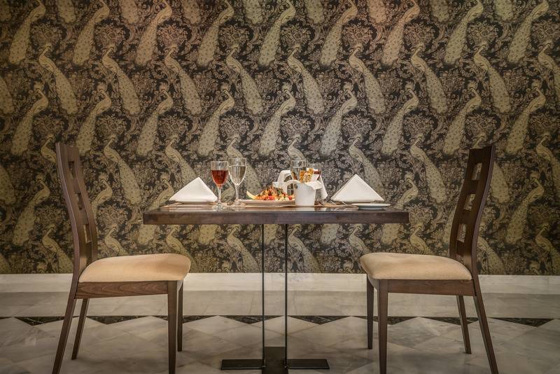 هتل Elegance Luxury Executive Suites  Adults Only