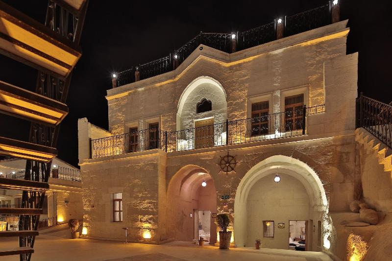 هتل Fosil Cave